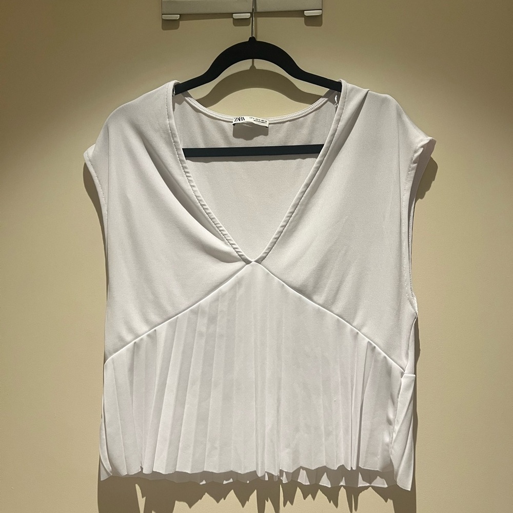 Zara White Short Sleeve Pleaded V-Neck Top